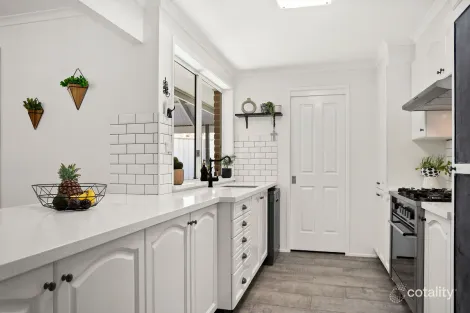 Property photo of 98 Hillside Drive Albion Park NSW 2527