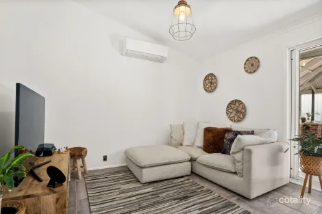 Property photo of 98 Hillside Drive Albion Park NSW 2527