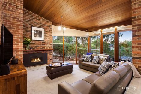 Property photo of 2 Yandell Close Greensborough VIC 3088
