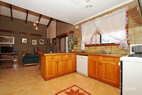 Property photo of 10 Kamo Court Taylors Lakes VIC 3038