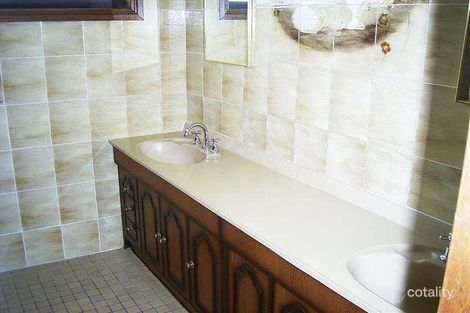 Property photo of 33 Amazon Place St Clair NSW 2759