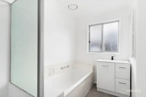 Property photo of 7 Nowra Court Simpson VIC 3266