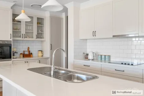 Property photo of 64 Emerald Drive Kelso NSW 2795