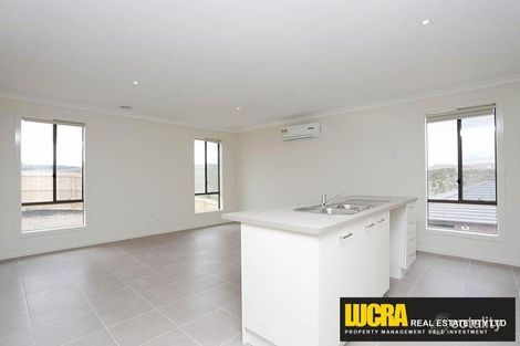Property photo of 18 Cannington Grove Sunbury VIC 3429