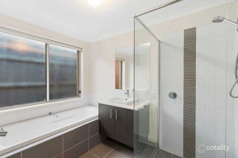 Property photo of 104 Warralily Boulevard Armstrong Creek VIC 3217