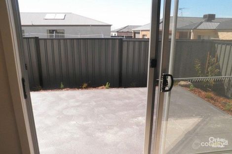 Property photo of 34 Daymar Circuit Craigieburn VIC 3064
