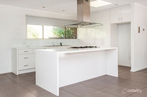 8 Warnes Rd, Mitcham, VIC 3132
