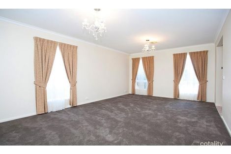 Property photo of 14 Archeron Court Caroline Springs VIC 3023