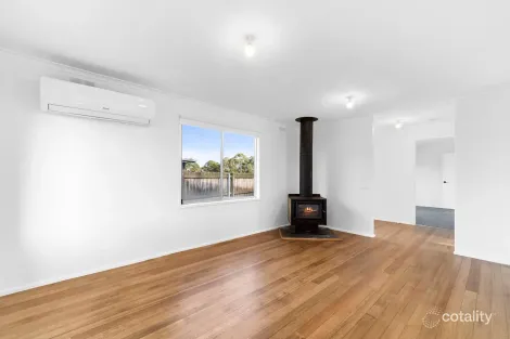 Property photo of 7 Nowra Court Simpson VIC 3266