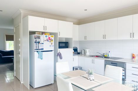Property photo of 19/1 Hyde Park Avenue Craigieburn VIC 3064