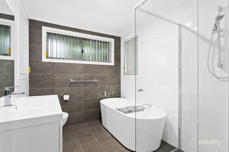 Property photo of 2/5 Cullen Street Oak Flats NSW 2529