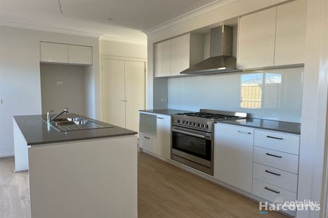 Property photo of 29 Grazing Way Clyde North VIC 3978