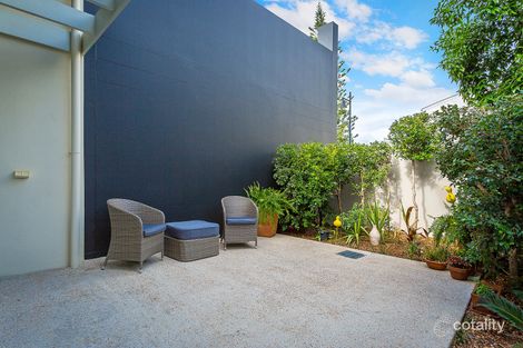 Property photo of 2/22 Moores Crescent Varsity Lakes QLD 4227