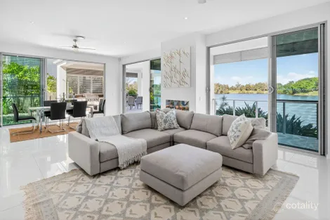 Property photo of 6078 Lugano Drive Hope Island QLD 4212