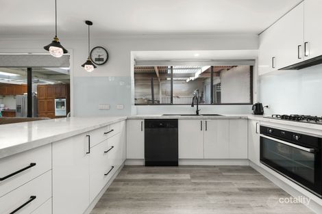 Property photo of 11 Aster Close Meadow Heights VIC 3048