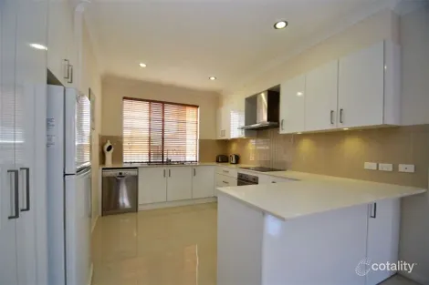 Property photo of 18 Elizabeth Crescent Varsity Lakes QLD 4227