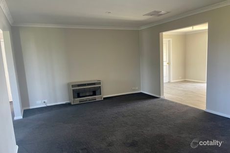 Property photo of 19 Hargreaves Crescent Young NSW 2594