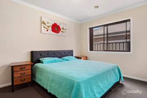 Property photo of 12 Peveril Avenue Derrimut VIC 3026