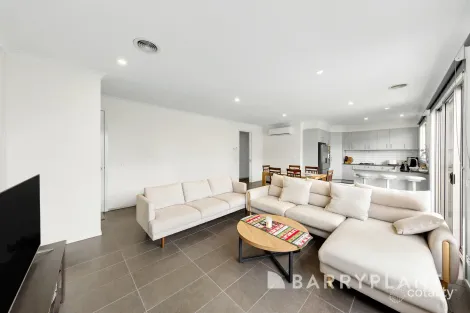 Property photo of 2/76 Marshall Avenue St Albans VIC 3021