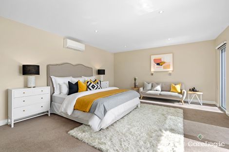 Property photo of 15 Caravel Lane Caroline Springs VIC 3023