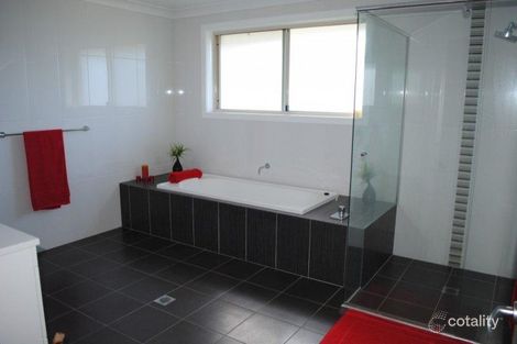 Property photo of 18 Carinda Place Forster NSW 2428