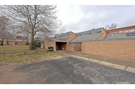Property photo of 16 Mackaness Place Garran ACT 2605