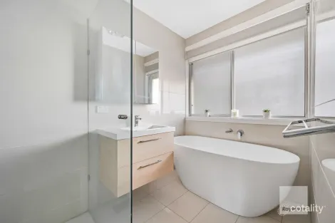 Property photo of 11 Townsend Avenue Gladstone Park VIC 3043