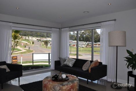 Property photo of 24 Waterside Drive Drouin VIC 3818