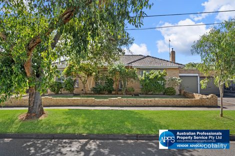 2 Mcfadzean Ave, Reservoir, VIC 3073