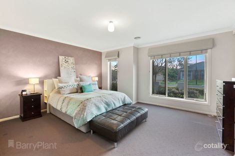 Property photo of 32 Ladybird Crescent Point Cook VIC 3030