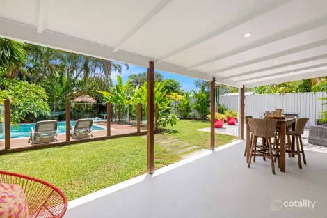 Property photo of 11 Warrina Crescent Burleigh Waters QLD 4220