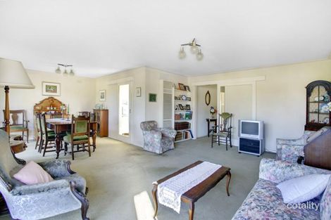Property photo of 15 Banool Quadrant Doncaster East VIC 3109