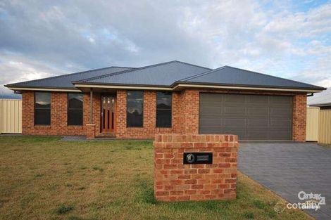 Property photo of 3 Durum Circuit Dubbo NSW 2830