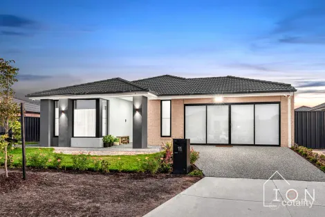 11 Taupe Cct, Clyde North, VIC 3978