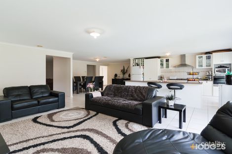Property photo of 14 Lansbury Drive Narre Warren South VIC 3805