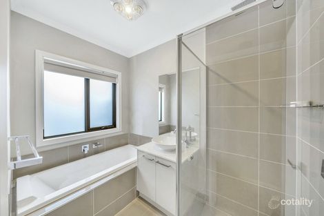 Property photo of 13 Red Poll Road Cranbourne West VIC 3977