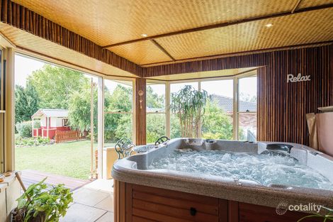 Property photo of 19 Banjos Circuit Hillvue NSW 2340