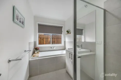 Property photo of 10 Darmain Drive Greenvale VIC 3059