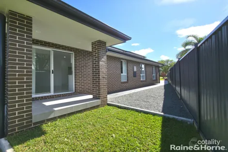 17 Tea Tree Cres, Macquarie Fields, NSW 2564