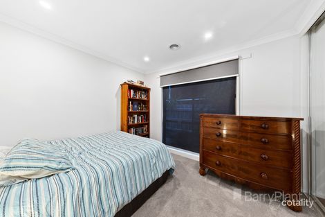 Property photo of 12 Barellan Close St Albans VIC 3021