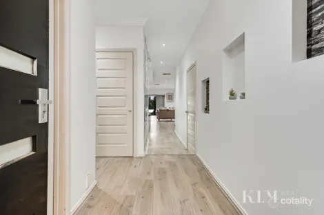 Property photo of 27 Corringa Way Craigieburn VIC 3064