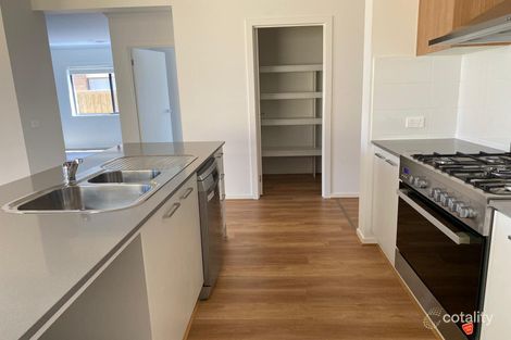 Property photo of 32 Polly Parade Tarneit VIC 3029