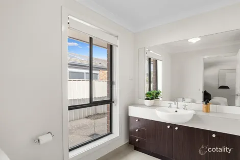 Property photo of 12 Mallow Street Brookfield VIC 3338