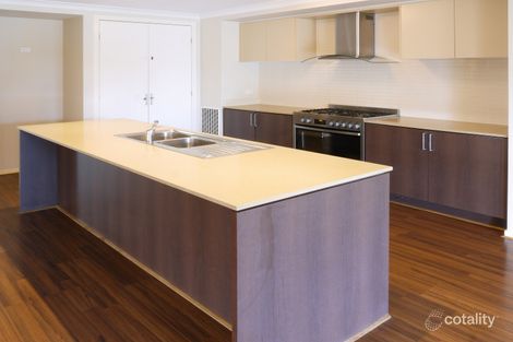 Property photo of 10 Barleygrass Crescent Brookfield VIC 3338