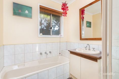 Property photo of 2 Janson Close Narre Warren South VIC 3805