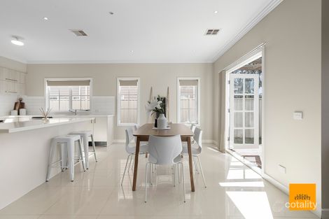 Property photo of 8/7 Toolondo Close Caroline Springs VIC 3023