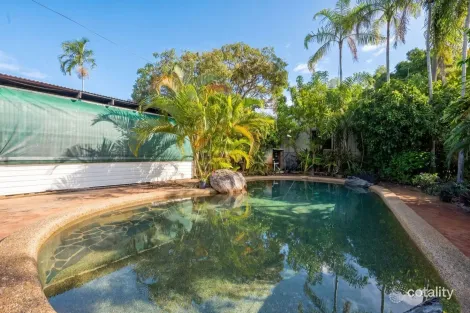 37 Machan St, Machans Beach, QLD 4878