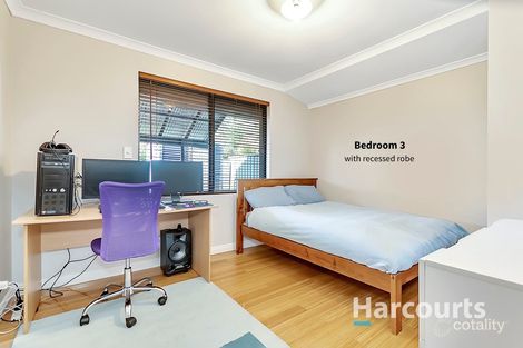 Property photo of 15 Retreat Green Banksia Grove WA 6031