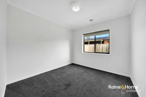 Property photo of 24 Hollington Drive Mickleham VIC 3064