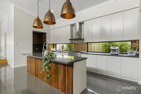 Property photo of 13 Yarrow Close Middle Ridge QLD 4350